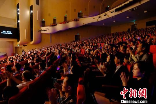 图为座无虚席的《敦煌·慈悲颂》音乐会演出现场。敦煌研究院供图