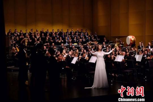 这是《敦煌·慈悲颂》继去年在德国、澳大利亚、美国及中国香港等地演出成功继而风靡全球之后，在国内的大型巡回演出，作为音乐会的表达主题和灵感源地，敦煌也是该音乐会的“衣锦还乡”之旅。敦煌研究院供图