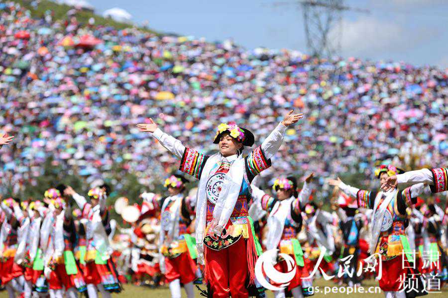 甘肃“一会一节”开幕 草原迎来夏日狂欢