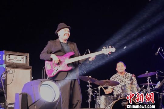 图为2019中国·民勤沙漠国际爵士音乐会现场。　马爱彬　摄