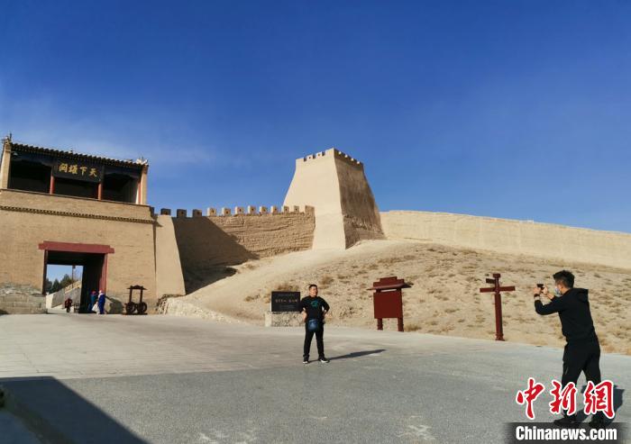 “天下雄关”甘肃嘉峪关关城迎客：间隔入园“打卡”丝路游