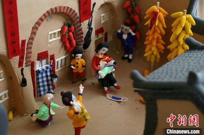 图为面塑“黄土人家”。　郑兵 摄