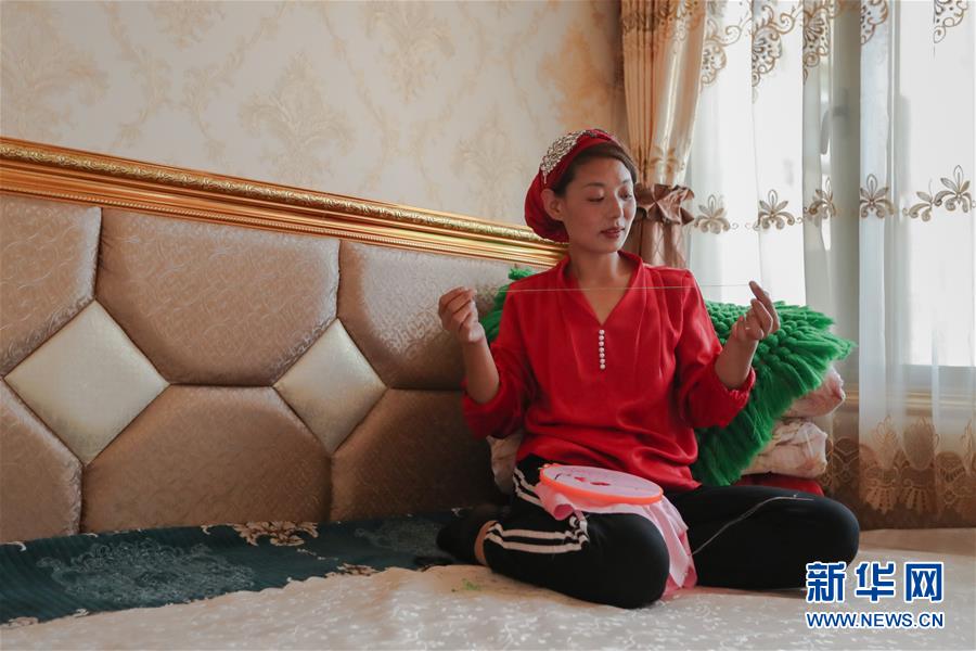 （脱贫攻坚）（3）东乡女马色麦“绣出大世界”