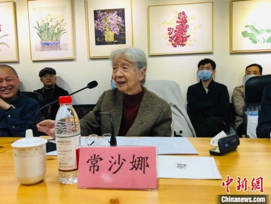 常沙娜先生透露其养生“秘诀”。 王祖敏 摄 常沙娜先生透露其养生“秘诀”。 王祖敏 摄