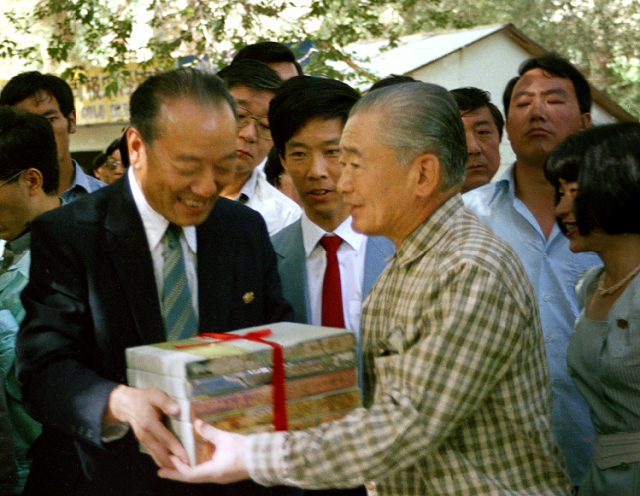 1988年8月-日本首相竹下登访问莫高窟.png