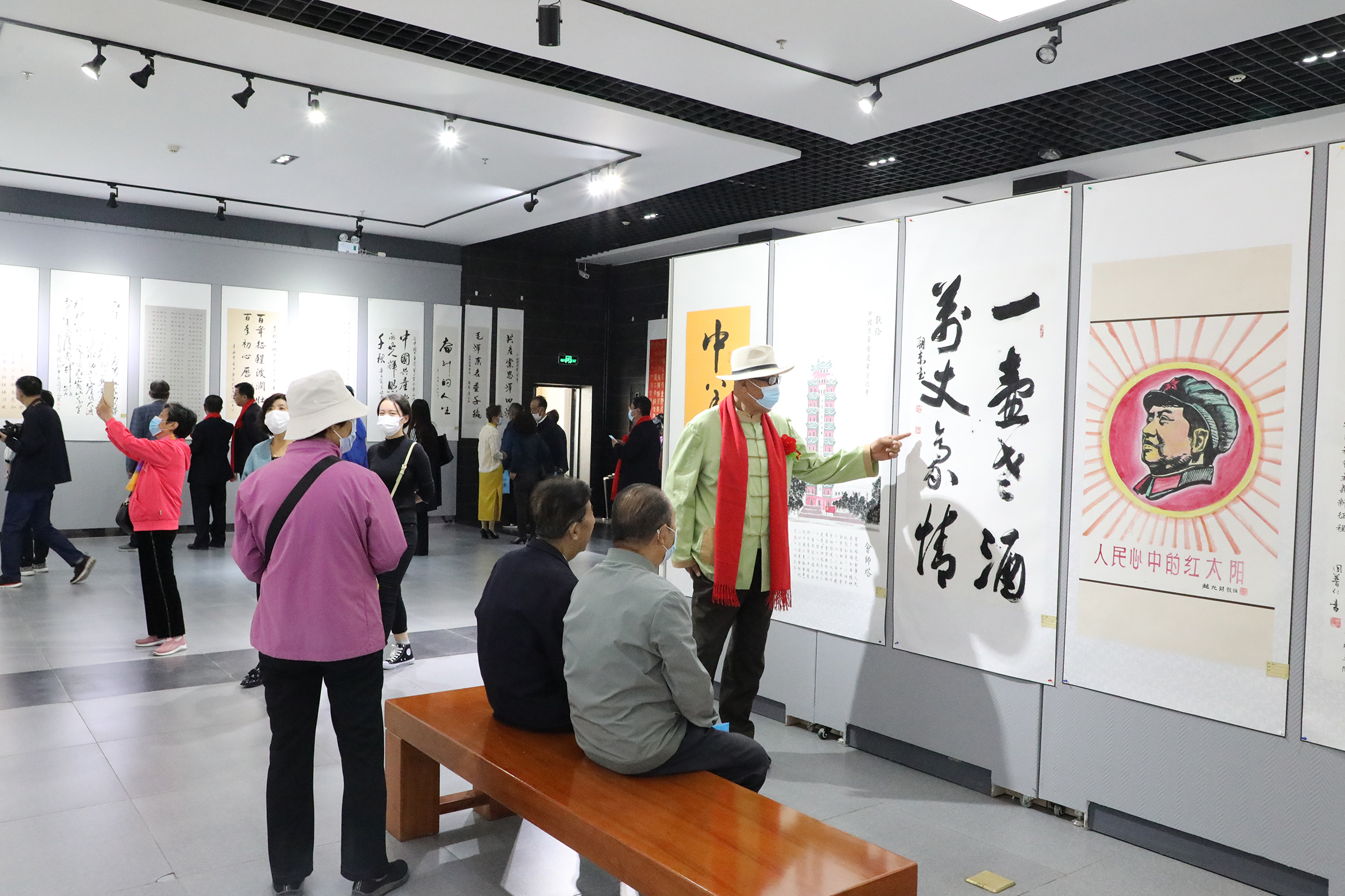 酒泉市老年书画家协会成立10周年书法绘画篆刻摄影展在酒泉美术馆开幕