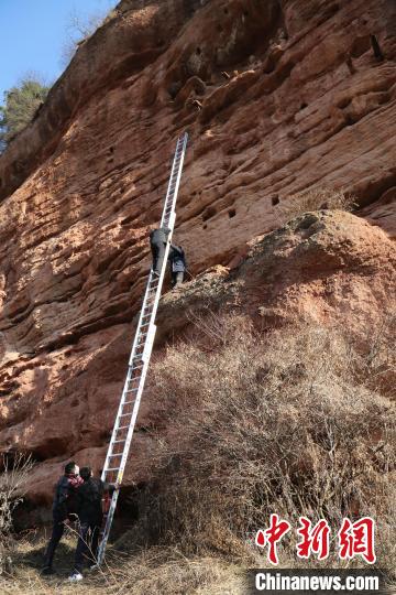 甘肃庄浪石窟寺调查纪实:2500米海拔“攀崖探窟”绘图测量