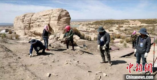 图为世界文化遗产甘肃锁阳城塔尔寺遗址2021年度考古发掘现场。 张硕 摄 图为世界文化遗产甘肃锁阳城塔尔寺遗址2021年度考古发掘现场。 张硕 摄