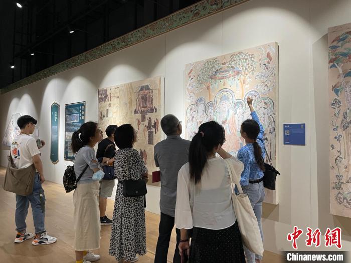 图为展览现场。　江杨烨 摄