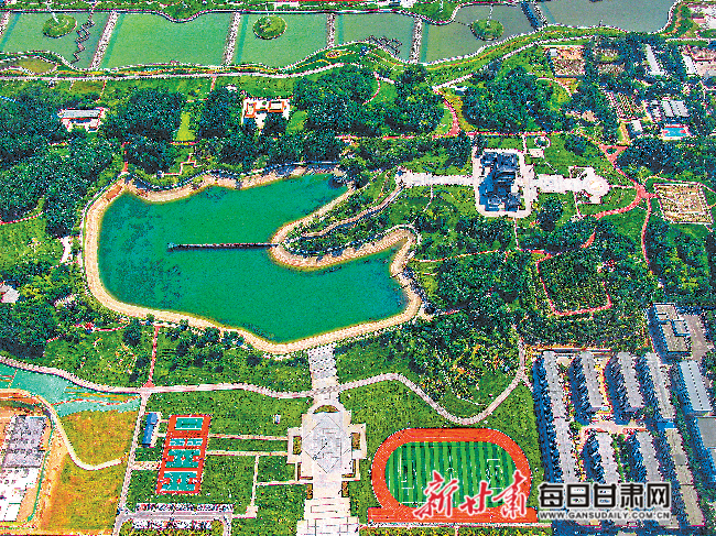 俯瞰白银市金岭公园，水清树绿景色优美