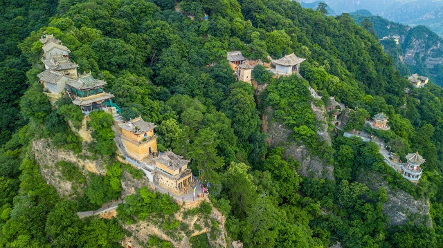 西镇奇观 鸟瞰崆峒山古建筑群