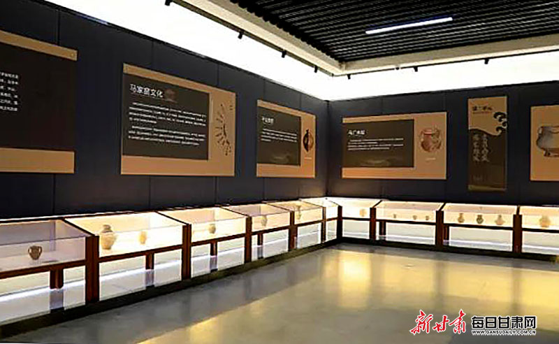 图为 陶器文物联展在瓜州县博物馆展出 王翠.jpg
