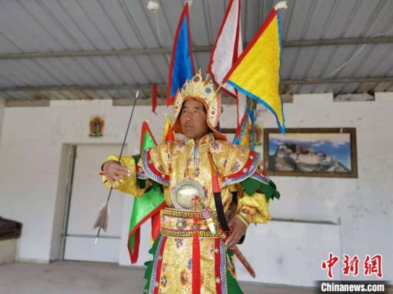“南木特”藏戏服饰华丽 活态传承文化基因