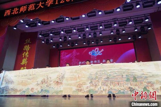 图为《敦煌印象 丝路虹霓》重现了丝路古道气象万千、气势磅礴的繁盛景象。　九美旦增 摄