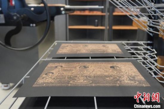 图为徐晋林工作室制作的雕版敦煌壁画印刷成品展示。 九美旦增 摄 图为徐晋林工作室制作的雕版敦煌壁画印刷成品展示。 九美旦增 摄