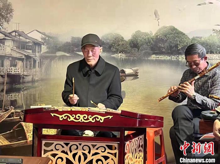 平均年龄70岁兰州鼓子“说唱队”:台下练曲百遍盼年轻人加入