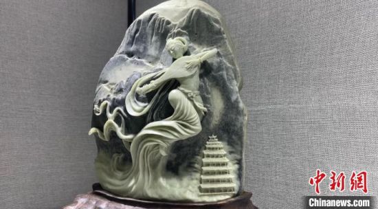 图为李学平的玉雕作品。 高莹 摄 图为李学平的玉雕作品。 高莹 摄
