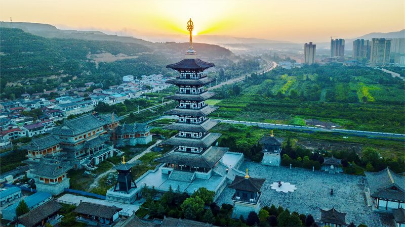 2013:三现倾国泾州宝地,福瑞绵长.