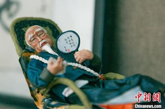 图为面塑古典人物形象精致。 刘彦令 摄 图为面塑古典人物形象精致。 刘彦令 摄