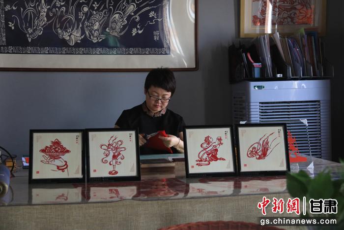 图为庄生娟剪纸。