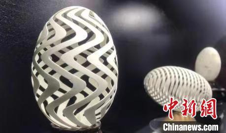 图为杨星国的蛋雕作品展示。(资料图) 受访人供图 图为杨星国的蛋雕作品展示。(资料图) 受访人供图