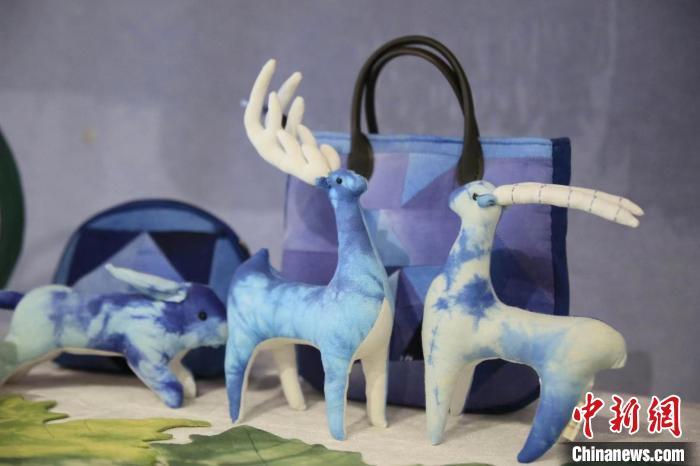 图为许静的非遗文创作品。(资料图) 甘肃省非遗保护中心供图 图为许静的非遗文创作品。(资料图) 甘肃省非遗保护中心供图