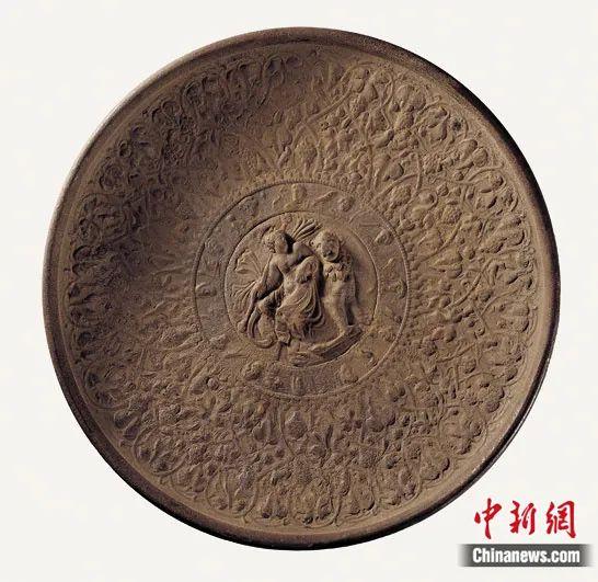 东罗马鎏金银盘。甘肃省博物馆供图