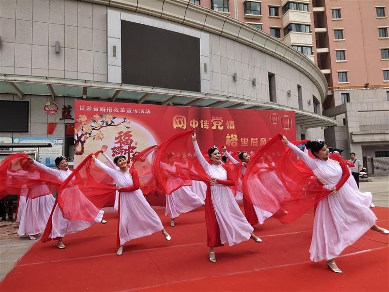 制作福灯 骑游黄河 文艺汇演 兰州市开展多样活动迎“双节”