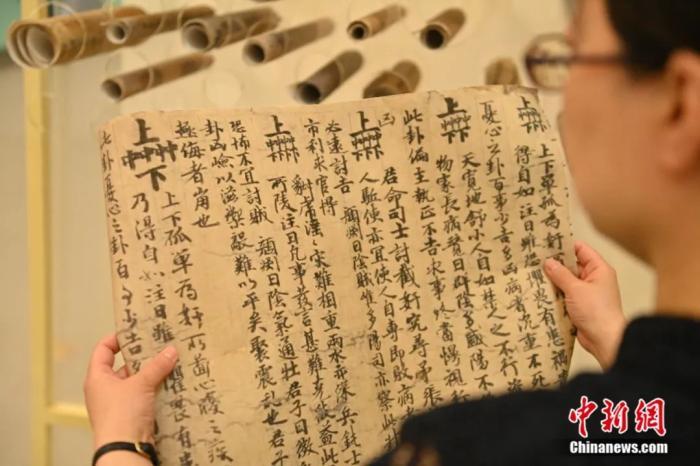 敦煌藏经洞出土文献复制品。李亚龙 摄