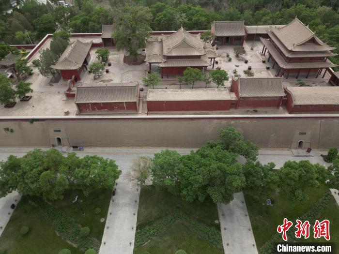 5月16日，航拍下的雷台汉墓墓室入口。 　戴文昌 摄