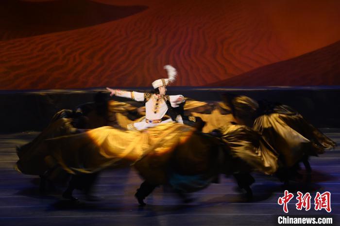 图为舞剧《丝路花雨》中展示的波斯舞蹈。李亚龙 摄