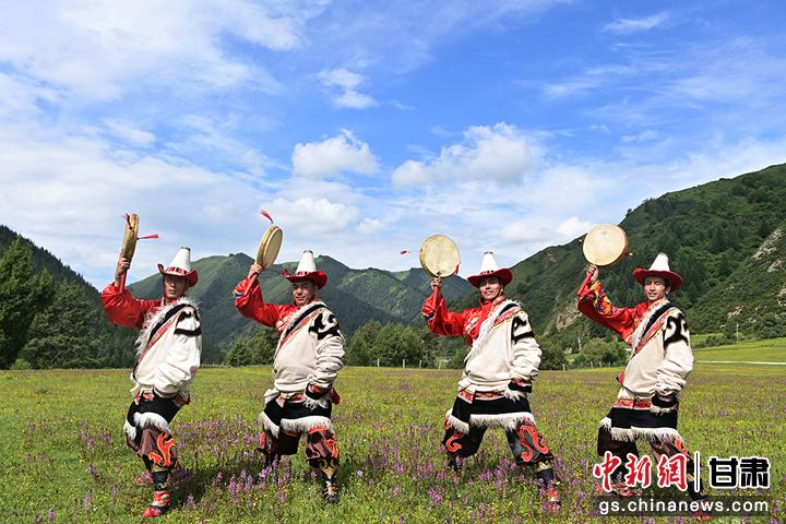 图为巴郎鼓舞表演。九美旦增 摄