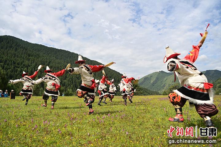 图为巴郎鼓舞表演。九美旦增 摄