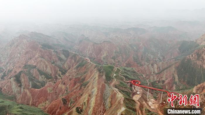 甘肃兰州：水墨丹霞风景如画