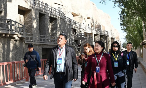 “世界市长对话·敦煌”活动外国嘉宾参访敦煌