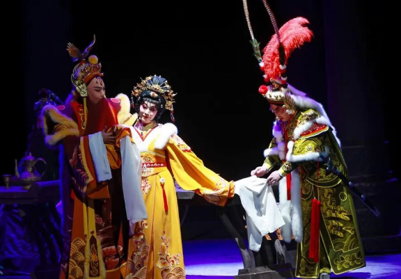 甘肃张掖上演戏剧盛宴