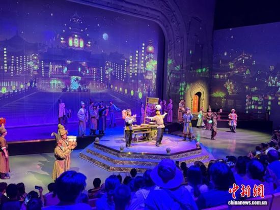 图为演员进行表演。王牧雨 摄