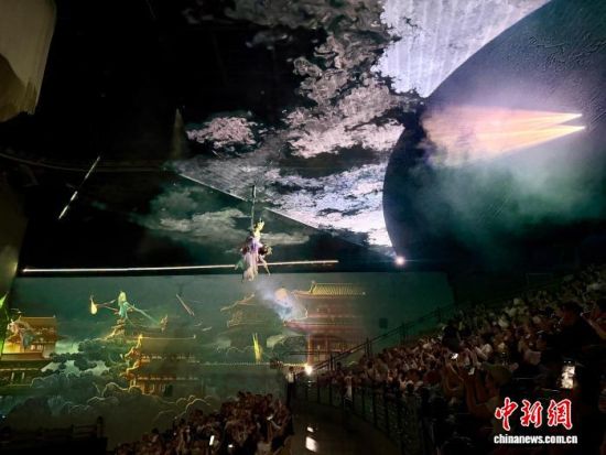 图为演员进行表演。王牧雨 摄