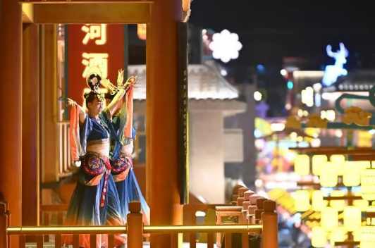 敦煌灯会“穿越”千年邂逅盛唐繁景