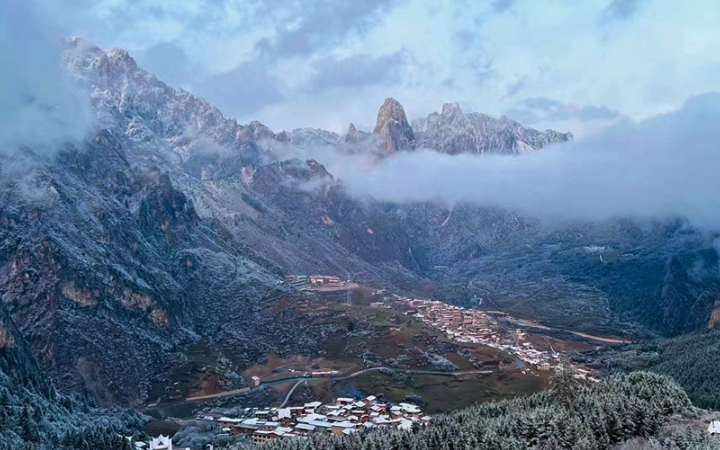 【小陇画报·459期】扎尕那：寒林锁千峰 雪涧藏古踪