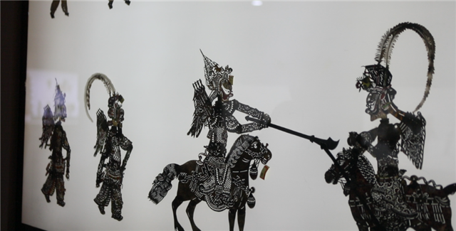 承古艺 启新幕 古老皮影正与年轻一代相遇