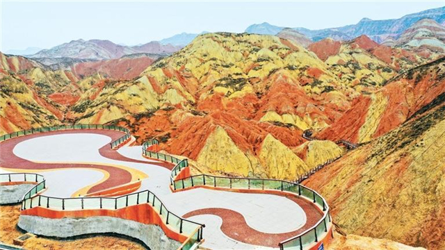 甘肃丹霞与彩丘的地貌密码