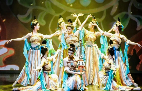 敦煌舞蹈点亮新加坡新春庆典