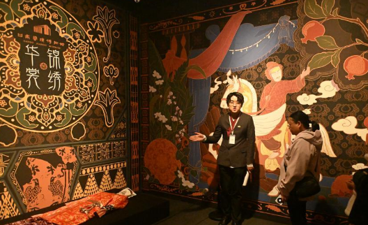 锦绣华裳古代服饰精品展：窥见千年衣冠里的文明交融