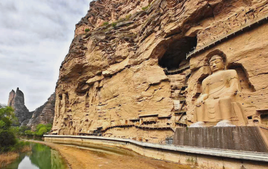 “河”处相逢丨甘肃永靖：春水映丹霞 千年炳灵沐春光