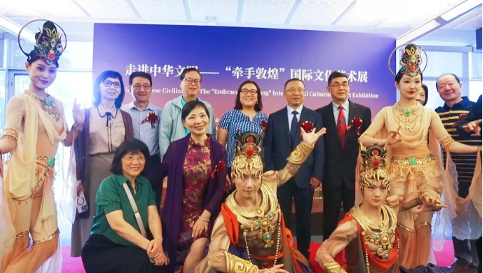 “牵手敦煌”国际文化艺术展亮相多伦多 VR沉浸体验与敦煌乐舞演绎丝路千年文明