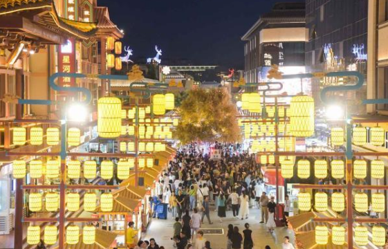 敦煌夏集开市：丰富游客夜间文旅体验