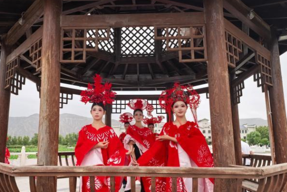 甘肃白银打“黄河牌”：过路风景变“诗与远方”