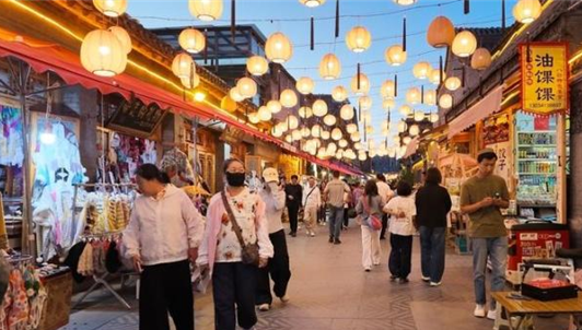 八坊十三巷：不搬一户人引来八方客　烟火气成了最动人的风景