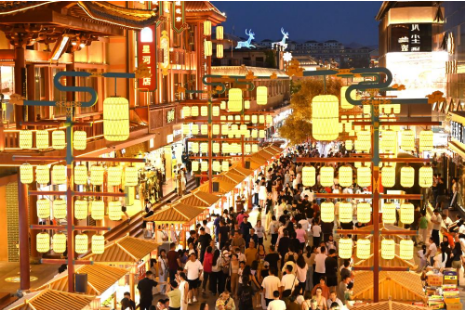 甘肃敦煌：暑期旅游人气旺